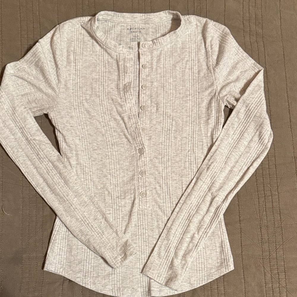 American Eagle Outfitters Light Gray Button-Down Shirt